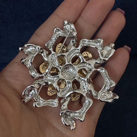 St. John‎ Vintage Brooch - Picture 4 of 6